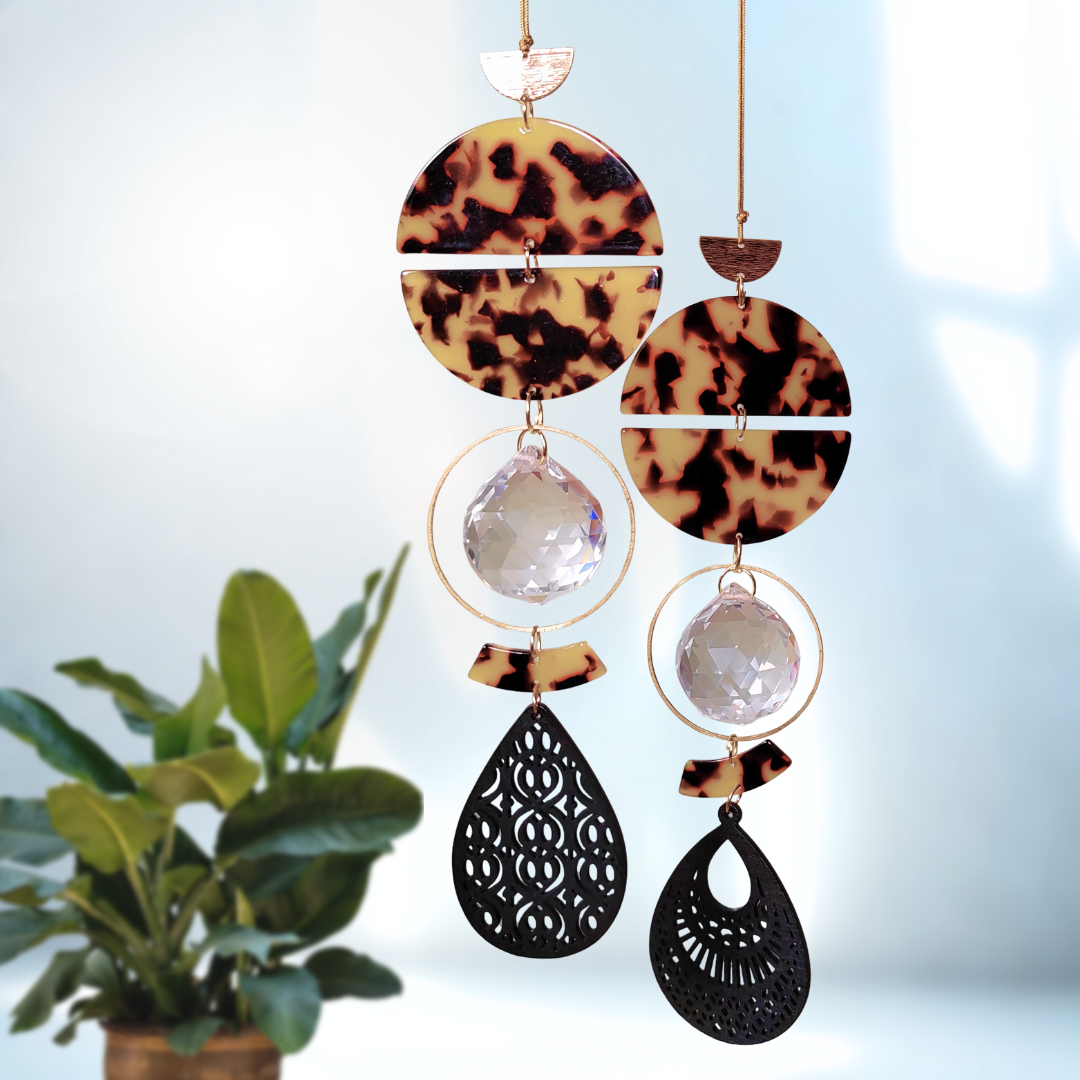 Limitiert: Suncatcher black wooden Leo dark