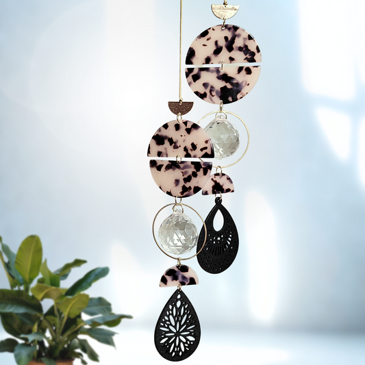 Limitiert: Suncatcher black wooden Leo light
